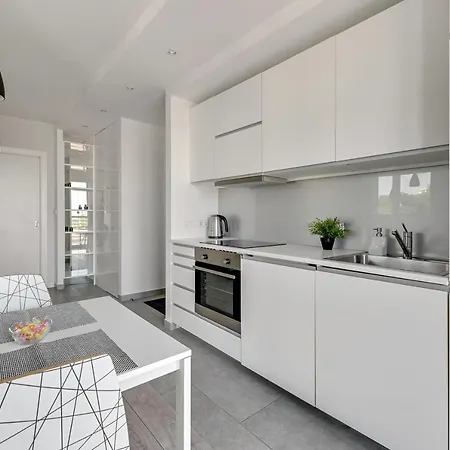 Green Hill I Apartment