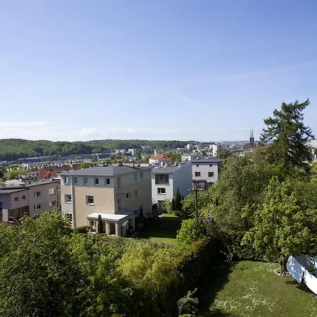 Green Hill I Apartment